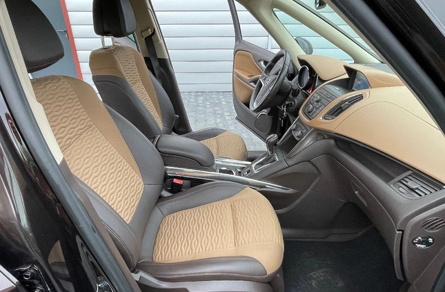 Opel Zafira cena 36997 przebieg: 219000, rok produkcji 2012 z Kozienice małe 667